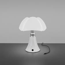Vous êtes à la recherche de luminaire extérieur design italien esthétique qui irait chez vous ? Lampe Italienne Design Minipipistrello Cordless Zendart Design