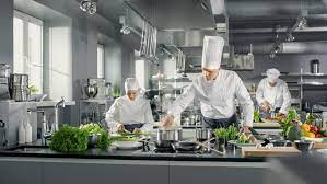 Igienizzazione dei piani di lavoro usati per affettare il cibo. Estintori A Schiuma Per Cucine Di Ristoranti E Mense