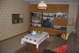 Das Neu Renovierte Wohnzimmer In Der Ausstellung Ist Fertig Ddr Museum Ddr Ddr Produkte