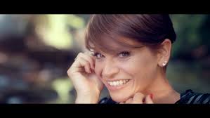Post di @michelesaracino.amoroso.ph che condividiamo per le bellissime parole. Alessandra Amoroso E Online Il Video Di Vivere A Colori L Attesa E Davvero Finita Scateniamoci Video Fullsong It