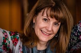 Karen Head's Instagram, Twitter & Facebook