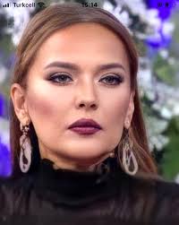 Makyajsız da çok güzel olan ünlüler var.demet akalın'ın şarkıcı ve magazinde boy gösteren kimliğinden hoşlanmam ama bu hali beni şaşırtmadı.neticede makyajsız bir insan. Demet Akalin Dan Eski Dostu Selin Cigerci Ye Gonderme Eful Efuller Makyaj Malzemesi Cikariyor Son Dakika Magazin