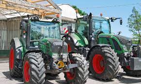 The tracked tractors in the fendt 900 vario mt series (mobile trac) are especially efficient in covering large areas, and feature a whole new level of ride comfort, based on a with these characteristic features, the fendt 900 vario mt tracked tractor is a valuable addition to the fendt tractor range. Vanni Girotti Italien En