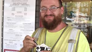 🍨🍔Smash burgers, ice cream hot at Shreve Village Creamery & Grill