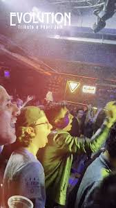 El gran @guttymakino metiéndole a las cuerdas de su Gibson Les Paul (Gossard)  el riff 🎸de "Dark Matter" primer single del nuevo álbum de @pearljam!! Nos  vemos este Viernes 23 en el @