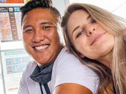 Sarah Stauffer's Instagram, Twitter & Facebook