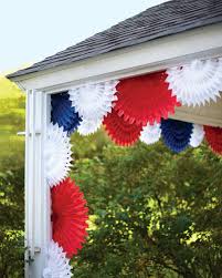 What better way to celebrate independence day than try a few of these 4th of july outdoor decorations to create a patriotic front porch or yard in red, white and blue. Quick And Easy Fourth Of July Decorating The Budget Decorator