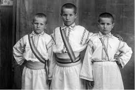 Documentarul țara moartă de radu jude, în 19 de orașe din românia. È›ara MoartÄƒ Fragmente De Vieti Paralele Radu Jude 2017 Celuloide Con Alma