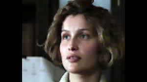 Angèle étant blessée, zhormov part seul chercher du secours. Voir Toutes Les Bandes Annonces Et Extrait Video Du Film La Jeune Fille Et Les Loups