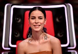 Find more pictures, news and articles about lena birth name: Lena Meyer Landrut Oben Ohne Kracher Sangerin Lasst Trotz Kalte Die Hullen Fallen News De