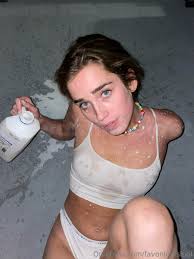 OnlyFans – Livinia Roberts | urfavonlinesloot – Nude - Photo 2 -  TheFappening