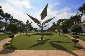 Sewaktu dr kecil selalu ikut my grandma/pa ke istana utk melakukan persiapan azatsum ila is at istana sultan abu bakar pekan. Sultan Abu Bakar Monument Park 1 Min Expatgo