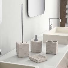 Accessori bagni pubblici tra funzionalità ed estetica l'arredo del bagno, ancora di più se dedicato all'utilizzo da parte del pubblico, non può essere lasciato al caso. Kit 4 Pezzi Accessori Bagno Da Appoggio Tortora Gedy G Quadrotto Miroma Ceramiche E Arredo Bagno