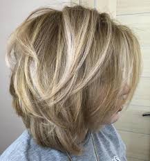 Cheveux bruns mèches blondes coupe cheveux mi longs blonds couleur cheveux chatain brushing cheveux belles couleurs de cheveux belle couleur perte de cheveux pousse des cheveux styles de coiffures. 60 Coiffures Coupe Cheveux Mi Long Amusantes Et Flatteuses Pour Les Femmes