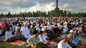 Find the islamic rituals during ramadan like fasting (sawm) stay updated with the latest ramadan 2021 / 1442 news and articles. Muslims Around The World Mark End Of Ramadan Fast