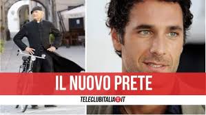 La tredicesima stagione di questa seri vedrà anche l'ingresso del conduttore de l'eredità flavio insinna, che sarà presente stabilmente nella serie tv. Nkg2ewhe7qdptm