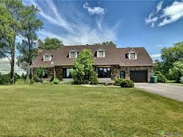 Pin On Maisons A Vendre Dans Les Laurentides