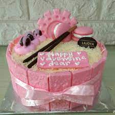 Kue ulang tahun yang biasa dijual di toko roti pada kebanyakan adalah kue yang anda buat boleh saja lezat, namun tentu akan lebih menarik jika anda menghiasnya dengan cantik, sehingga baik anda maupun kerabat. Kue Ulang Tahun Anniversary Birthday Cake Kue Cantik Bandung Shopee Indonesia