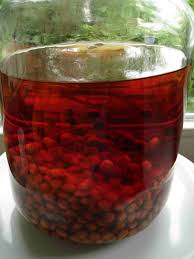 Kirschkerne enthalten blausäure, aber wenn man z.b. Bushcooks Kitchen Kirschkernlikor