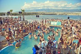 Der partyclub las vegas liegt direkt am strand. Party Strand Zrce Villa Pag