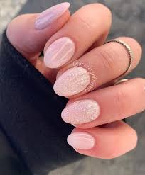 For those who love to keep their almond shaped nails short, we love these glitter nail art ideas very much. 37 Ideal Short Almond Nails To Go With The Trend 2021