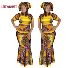 Comme le disait si bien diane von furstenberg, créatrice de mode dans les années 70, soyez femme, portez une robe. Model De Haut En Pagne 2020 Modele Robe Pagne Ivoirien Haut En Pagne Et Jupe Droite African Fashion African Print Fashion Africa Fashion La Robe Midi Avec Le Decollete Juste Comme