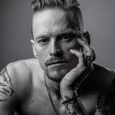 Linda Malm's Instagram, Twitter & Facebook