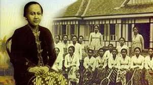 R.a kartini, atau nama panjangnya raden adjeng kartini adalah pahlawan emansipasi wanita yang lahir di jepara, jawa tengah, pada tanggal 21 april 1879 dan meninggal pada usia 25 tahun. Habis Gelap Terbitlah Sekolah Sanggar Anak Alam