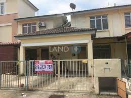 With a large area of about 158 acres, you will find this park a good place to unwind. Unfurnished Terrace For Sale At La Cottage Putra Perdana Land
