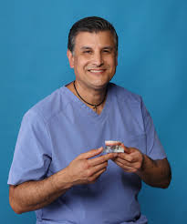 Ele passou sua carreira profissional trabalhando e ensinando, entre paris e caracas. Dr Carlos Cruz Oral Surgeon Edinburg Craniofacial Surgeon