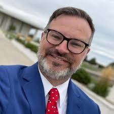 Fred Hackett's Instagram, Twitter & Facebook