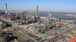 It has an annual processing capacity of 4.8 million tonnes/year or 100,000 bbl/d (16,000 m3/d). Rompetrol Rafinare History Of Petromidia