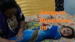 Udah gede masih nenen jangan lupa suport chanel ini dengan cara like komen and subcribe terima kasih selamat menonton. Udah Gede Masih Dibedong Youtube Cute766