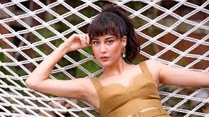 'el amor está en el aire'; Love Hurts By Nazareth Actress Sitare Akbas 4k Youtube