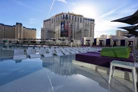 For fairly obvious reasons, las vegas hotels aren't allowed terraces. Review Of The Cosmopolitan In Las Vegas Uponarriving
