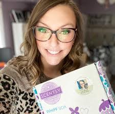 Jessica Weigel's Instagram, Twitter & Facebook