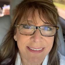 When people ask who carries the band.. 📸 @hannahgreve3