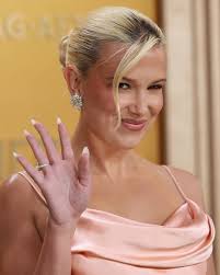 Stranger Things" star Millie Bobby Brown has arrived at the 2025 SAG Awards  🩷✨ 📸: Getty