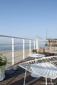 Une Petite Maison Sur La Plage Maison Maison Traditionnelle Petite Maison