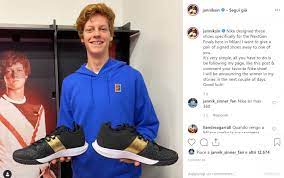 He is probably of white ethnicity. Innamorati Di Jannik Dalla Testa Ai Piedi