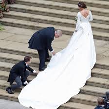 Princess Eugenie S Dress Meant A Lot To Me Because I Have The Same Scar Eugenie Wedding Royal Wedding Gowns Princess Eugenie