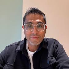 Help me in welcoming, the newest home owners in Cincinnati, UC football  coach, Scott Satterfield and his wife, Beth!!!! ❤️🖤 WELCOME TO  CINCINNATI!!!! You are going to love it here! 🎉🥰