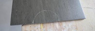 Fliesen verlegen sie üblicherweise in feuchträumen wie dem bad oder auch in der küche. Fliesen Rund Schneiden Der Ausschnitt Am Fliesenrand Tipps Tricks Vom Fliesenleger Fliesen Legen Diybook At