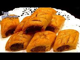 Un Grand Classique Dans La Patisserie Maghrebine Provenant De L Algerie Ma9rout Aux Dattes Makroud Ou Makrout Il Makrout Aux Dattes Makrout Alimentation