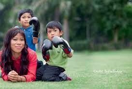 A closer look will tell you that mary kom seems smiling and jubilant believing she had been adjudged the winner. Wisdomofmoms Farah Khan Mary Kom On Motherhood Shethepeople Tv