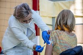 Čísla zase mohou začít stoupat, pokud vláda učiní nerozvážná rozhodnutí. Delsi Interval Davek Zachrani Stovky Lidi Vysvetluje Epidemiolog Smejkal Idnes Cz