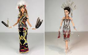 Penyelidikan ini mengenai busana tradisional masyarakat iban di sarawak. Bekas Pramugara Mas Pamer Kebolehan Reka Patung Barbie Dalam Pakaian Tradisional Borneo Free Malaysia Today Fmt