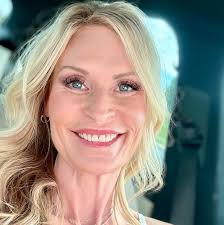 Feeling all the Christmas nostalgia watching this throwback of  @ellieholcomb and me singing “Silver Bells”. Moments like these are exactly  why we love bringing people together every December. We can't wait to