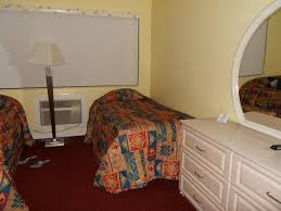 I have received several compliments on it since hanging it in my bathroom. Tiny Beds Ugly Decor Picture Of Page Terrace Beachfront Hotel Treasure Island Tripadvisor