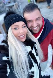 Colectia 2020 bianca dragusanu indrazneata dar si rafinata in acelasi timp, versatila si eleganta! Bianca DrÄƒguÈ™anu È™i Alex Bodi È™i Au Vorbit Pentru Prima DatÄƒ DupÄƒ 3 Luni De La DespÄƒrÈ›ire Ce Cadou I A FÄƒcut Fostul SoÈ› Galerie Foto Galerie Foto Stiri Vedete Si Evenimente
